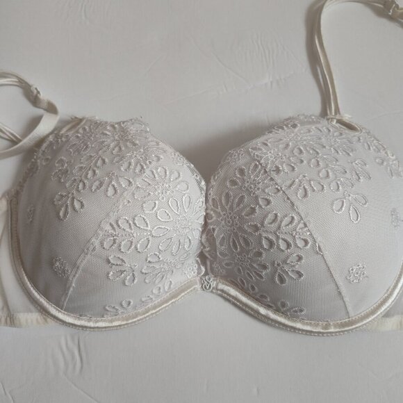 Ladies SZ 32D Victoria's Secret White Eyelet Push-Up Bra - Picture 2 of 6